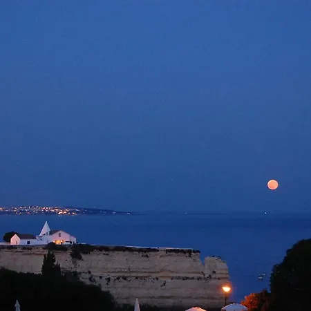 Villa Ocean Facing At Senhora Da Rocha Porches (Algarve)